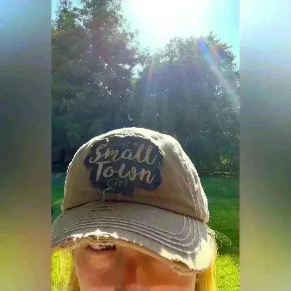 Women’s KBETHOS vintage baseball cap just a small town girl - Picture 3 of 11